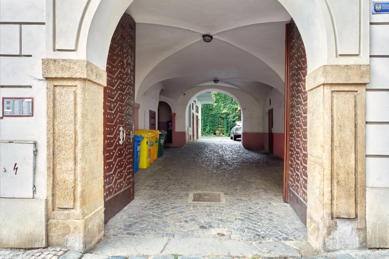 Appartamento Karmelitska 15 *
